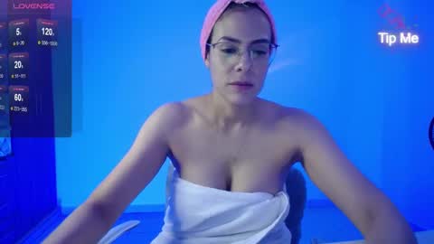 Snapshot of candydowson1 chatting on January 2025 09:51:01 PM Candy Dowson online show from January 2025 09:51:01 PM