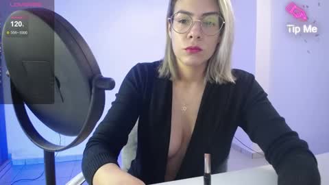 Snapshot of candydowson1 chatting on February 2025 03:07:01 PM Candy Dowson online show from February 2025 03:07:01 PM