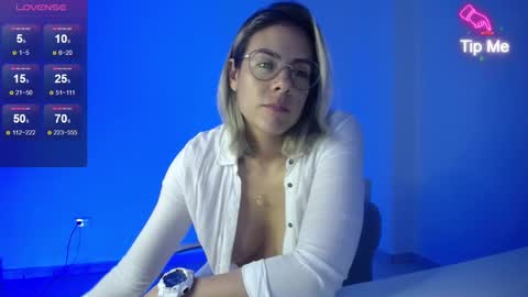 Snapshot of candydowson1 chatting on February 2025 11:12:02 AM Candy Dowson online show from February 2025 11:12:02 AM