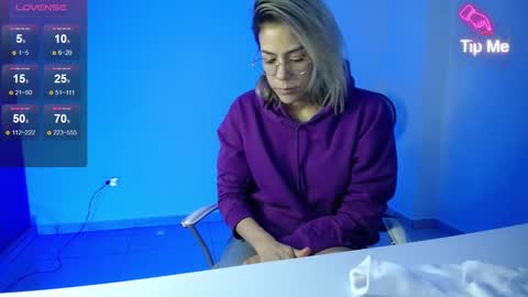 Snapshot of candydowson1 chatting on February 2025 10:28:01 AM Candy Dowson online show from February 2025 10:28:01 AM