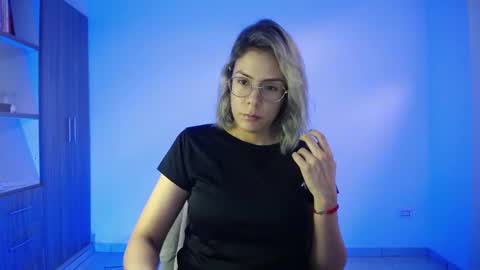 Snapshot of candydowson1 chatting on October 2025 09:22:01 PM Candy Dowson online show from October 2025 09:22:01 PM