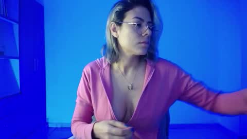 Snapshot of candydowson1 chatting on October 2025 10:38:02 AM Candy Dowson online show from October 2025 10:38:02 AM