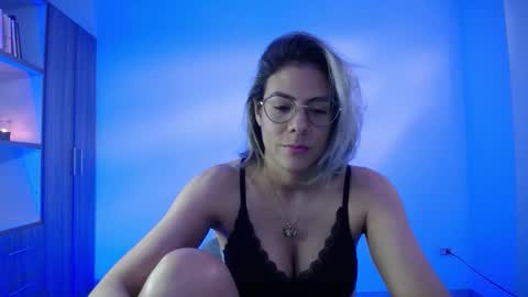 Snapshot of candydowson1 chatting on November 2025 06:43:01 PM Candy Dowson online show from November 2025 06:43:01 PM