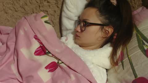 Snapshot of candylady136 chatting on December 2024 06:01:01 AM say meow and send tip online show from December 2024 06:01:01 AM