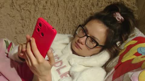 Snapshot of candylady136 chatting on January 2025 07:00:02 PM say meow and send tip online show from January 2025 07:00:02 PM