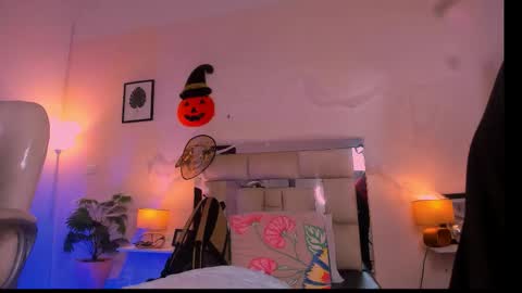 Candy online show from November 2025 06:53:02 PM