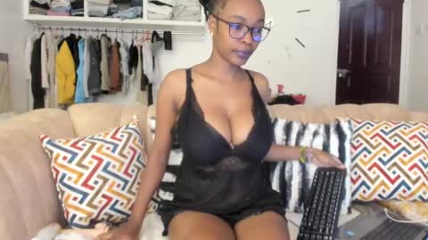 Snapshot of canela_kisses chatting on January 2025 10:00:02 AM Canela online show from January 2025 10:00:02 AM