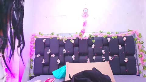 Aura  online show from September 2025 11:56:01 AM