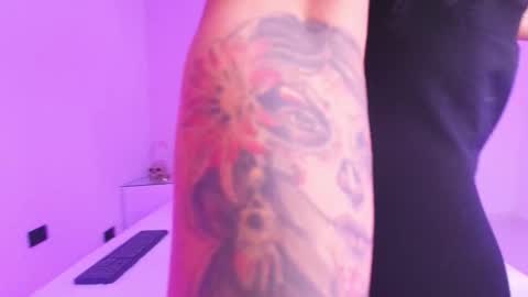 Aura  online show from November 2025 12:07:02 PM