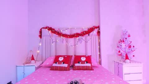 Aura  online show from November 2025 11:57:02 AM