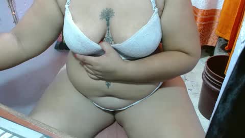 Snapshot of canelacollins chatting on September 2025 05:06:02 AM CanelaCollins online show from September 2025 05:06:02 AM