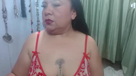 Snapshot of canelacollins chatting on November 2025 04:25:02 AM CanelaCollins online show from November 2025 04:25:02 AM