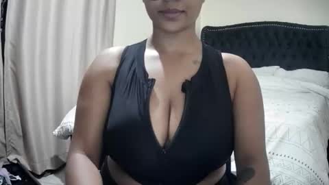 Snapshot of cappuccino_bunny chatting on October 2025 07:03:02 PM Luna likes cappuccino online show from October 2025 07:03:02 PM