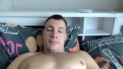 Snapshot of capt_oliver chatting on December 2025 05:45:02 AM follow my twitter online show from December 2025 05:45:02 AM