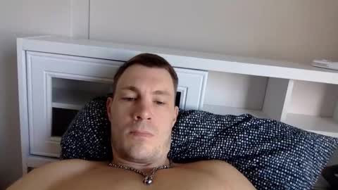 Snapshot of capt_oliver chatting on December 2025 06:08:02 AM follow my twitter online show from December 2025 06:08:02 AM