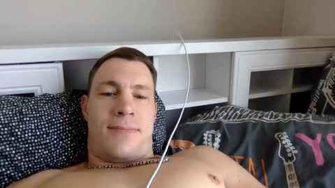 Snapshot of capt_oliver chatting on December 2025 06:42:02 AM follow my twitter online show from December 2025 06:42:02 AM