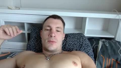 Snapshot of capt_oliver chatting on December 2025 05:15:02 AM follow my twitter online show from December 2025 05:15:02 AM