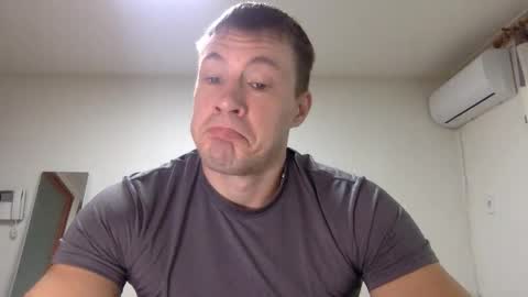 Snapshot of capt_oliver chatting on February 2026 04:55:01 AM follow my twitter online show from February 2026 04:55:01 AM