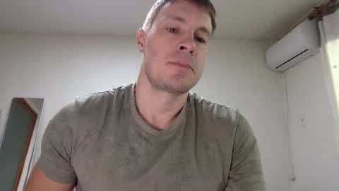 Snapshot of capt_oliver chatting on February 2026 04:24:02 AM follow my twitter online show from February 2026 04:24:02 AM