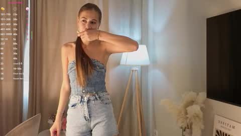 Snapshot of caramel_bella chatting on October 2025 06:12:01 AM Bella online show from October 2025 06:12:01 AM