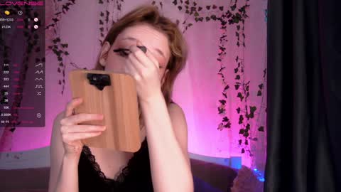 Snapshot of caramelangels chatting on November 2025 05:17:01 AM Viola Marika and Visma online show from November 2025 05:17:01 AM