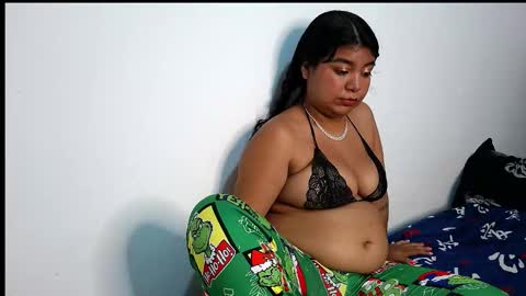 Snapshot of caramelo17186 chatting on December 2025 12:06:01 AM julieta online show from December 2025 12:06:01 AM