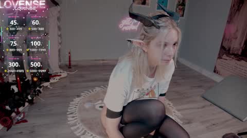 Snapshot of careful_i_bite chatting on October 2025 05:55:02 AM NONA follow online show from October 2025 05:55:02 AM