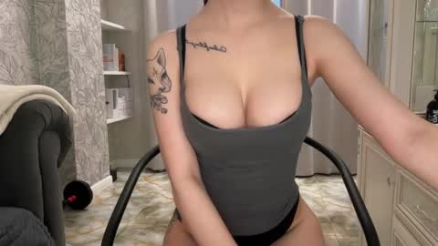caressysiren online show from May 2026 05:11:01 PM