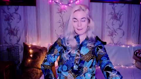 Snapshot of carinfox chatting on February 2026 07:18:01 PM Carin online show from February 2026 07:18:01 PM