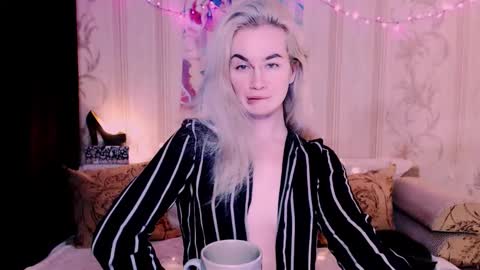 Snapshot of carinfox chatting on February 2026 01:17:01 AM Carin online show from February 2026 01:17:01 AM