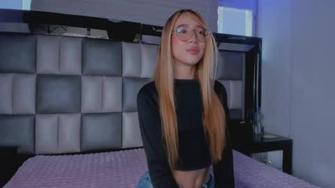 carla__js online show from May 2026 01:19:01 PM