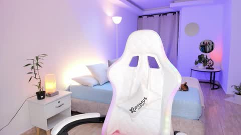 Snapshot of carleewinter chatting on February 2026 01:43:01 AM Alejandra online show from February 2026 01:43:01 AM