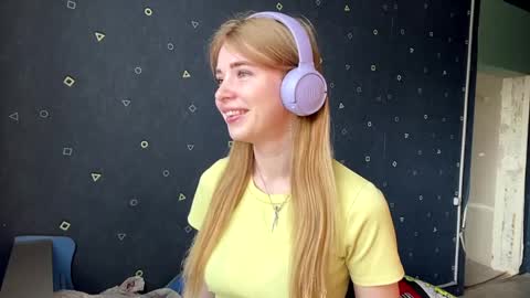 Kaayy  Its my first day here  online show from April 2026 07:39:01 AM