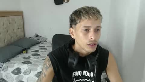 Snapshot of carlossmi01 chatting on October 2025 02:04:02 PM carlossmi01 online show from October 2025 02:04:02 PM