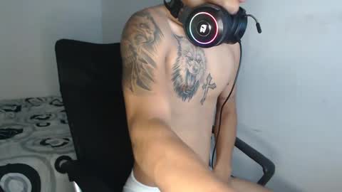 Snapshot of carlossmi01 chatting on October 2025 04:33:02 AM carlossmi01 online show from October 2025 04:33:02 AM