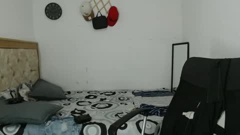 Snapshot of carlossmi01 chatting on October 2025 03:40:02 AM carlossmi01 online show from October 2025 03:40:02 AM