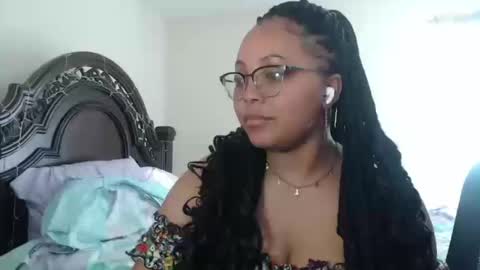 Snapshot of carmellovekisses chatting on October 2025 08:43:02 PM CARAMEL xoxo online show from October 2025 08:43:02 PM