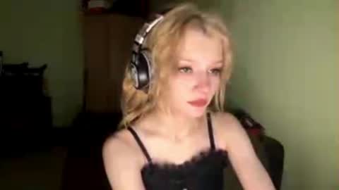 Elina online show from June 2026 11:52:01 PM