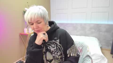 Snapshot of carmensoft chatting on October 2025 09:11:01 PM Carmen online show from October 2025 09:11:01 PM