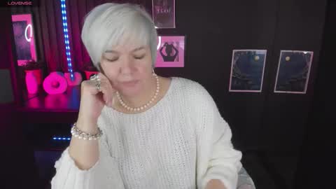 Snapshot of carmensoft chatting on October 2025 09:06:01 PM Carmen online show from October 2025 09:06:01 PM