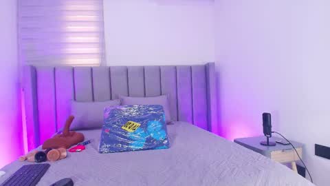 Snapshot of carol_juiicy_ chatting on December 2025 07:34:02 PM Carol online show from December 2025 07:34:02 PM