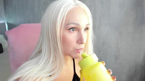 carol_may_ online show from September 2025 05:18:02 AM