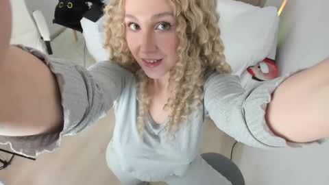carol_may_ online show from May 2026 05:35:01 AM