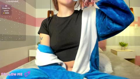 Snapshot of carol_pinter chatting on January 2025 01:32:01 PM Carol online show from January 2025 01:32:01 PM