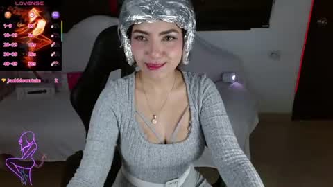 Snapshot of carolaine69_ chatting on June 2026 02:11:01 PM Caroline online show from June 2026 02:11:01 PM