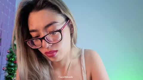 Snapshot of carolblonde chatting on January 2026 11:31:01 PM Char online show from January 2026 11:31:01 PM