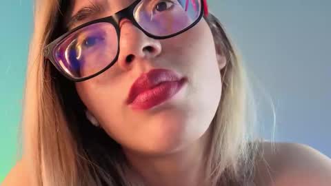 Snapshot of carolblonde chatting on February 2026 12:05:02 AM Char online show from February 2026 12:05:02 AM