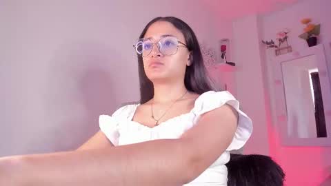 Caroline online show from September 2025 05:35:02 PM