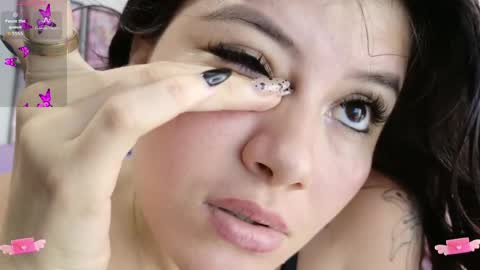 Carolina  online show from April 2026 06:00:01 PM