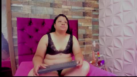 Snapshot of carolina_lenon chatting on February 2026 07:40:01 PM Angie Carolina online show from February 2026 07:40:01 PM